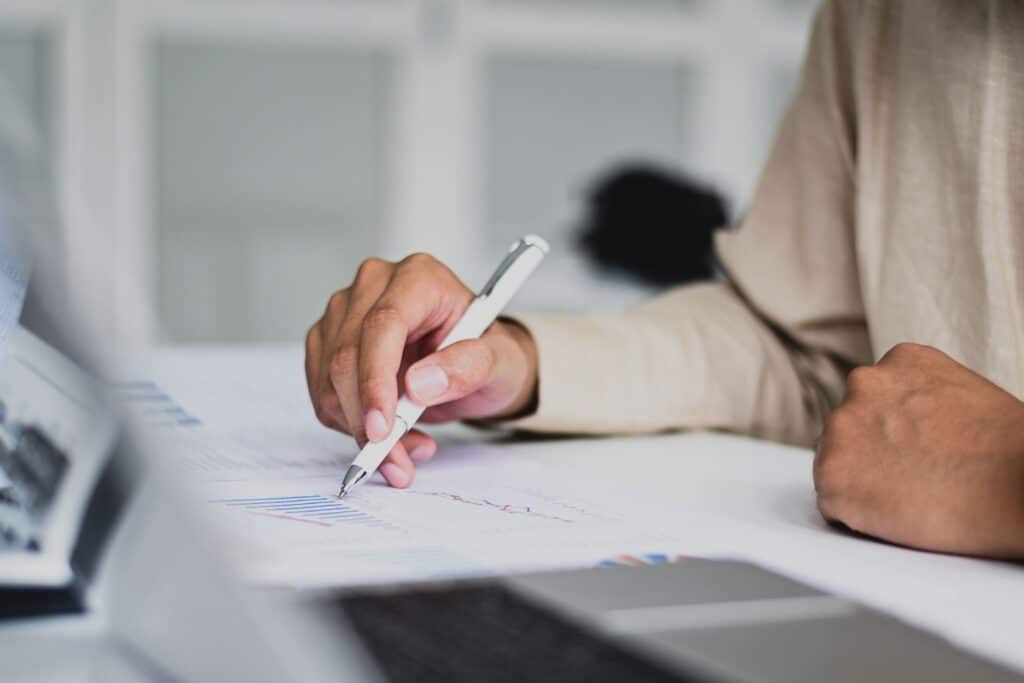 Comprendre la cessation d’activité : raisons, processus et conséquences