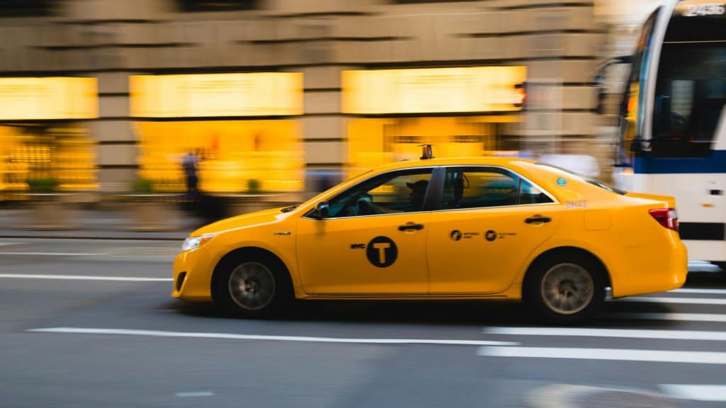 Chauffeur de taxi ou de VTC : comment faire le bon choix ?