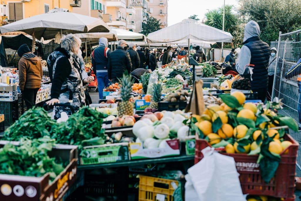 Comment avoir une place au marché ? Démarches, prix et étapes clés