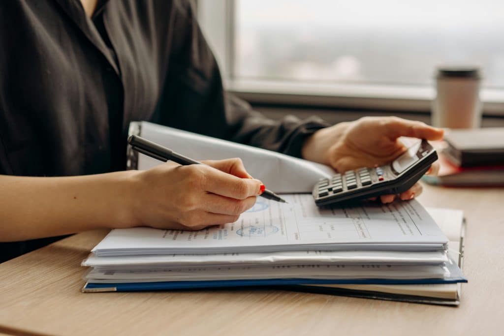 Sage-femme libérale : comment gérer votre comptabilité simplement ?